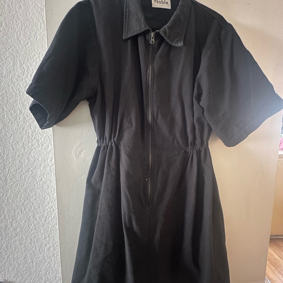 Noble Black Jacket - Picture 2 of 3